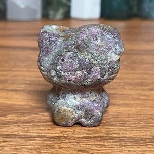 Hello Kitty Crystal Carving